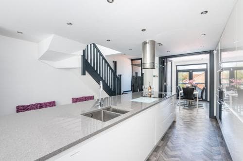 Pass the Keys Modern and minimalist duplex apartment sleeps 6 Image 6