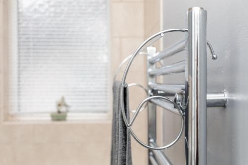 Leeds city centre spacious house free parking and Wi-Fi Image 3