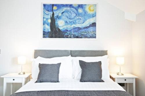 Deluxe 2 bedroom apartment Image 2