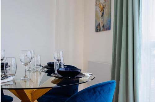 Central 2Bedroom Apartment With Secure Carpark Image 3