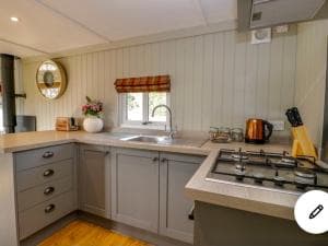 Grouse Lodge A Fabulous Farm Stay Private Hot Tub Image 2