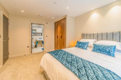 Entire 2 Bed - Free Parking - No. 15 - The Cosy Collection Ltd Image 6