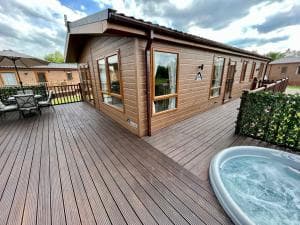 Buttercup - Lodge with Hot Tub Image 2