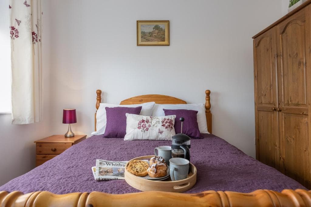 Arundel - Luxurious, Homely & Dog Friendly with Parking Image 1