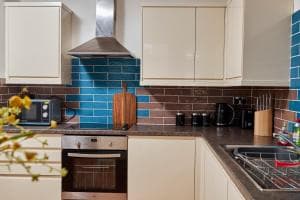 Spacious City Centre 3 Bedroom, 3 Bathroom Image 2