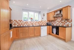 2 Ascot Mews - The Den York Image 2