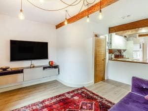 Up-Top Cottage Image 2