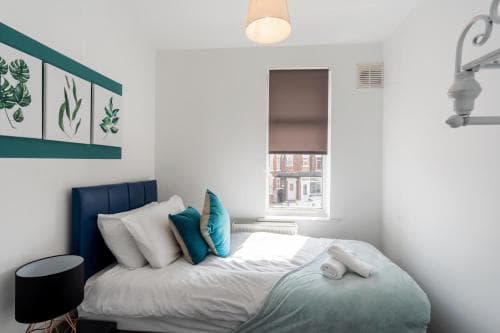 Modern & Contractors & Leisure & Driveway Parking & Garden Image 3