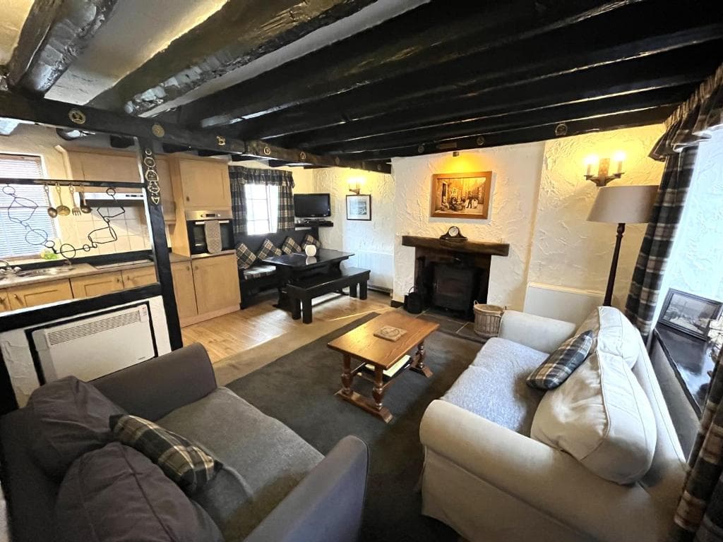 Entire 2 Bedroom Cottage in Whitby Image 1