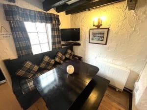 Entire 2 Bedroom Cottage in Whitby Image 2