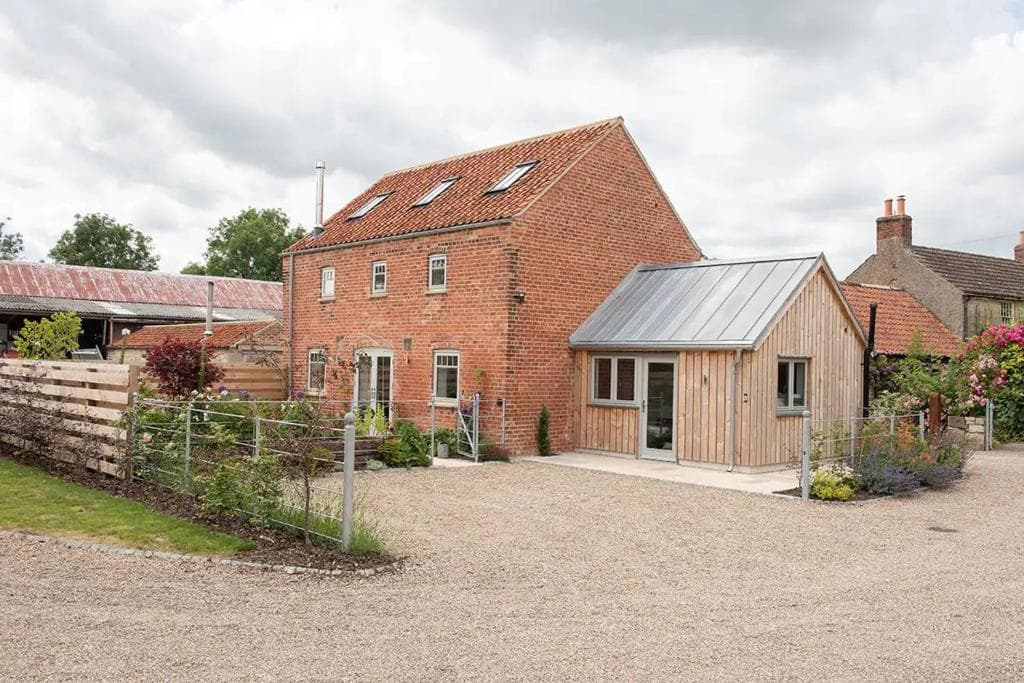 Pass the Keys Habton House Garden Cottage Image 4