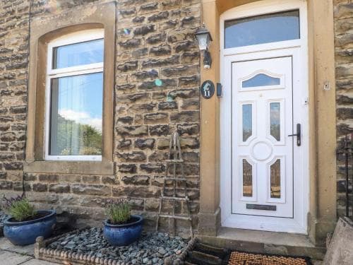 Kingfisher Cottage, 11 Airebank Terrace Image 3