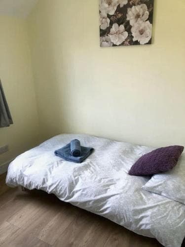 Modern 4 bed home, 30 minute walk from City Centre Image 3