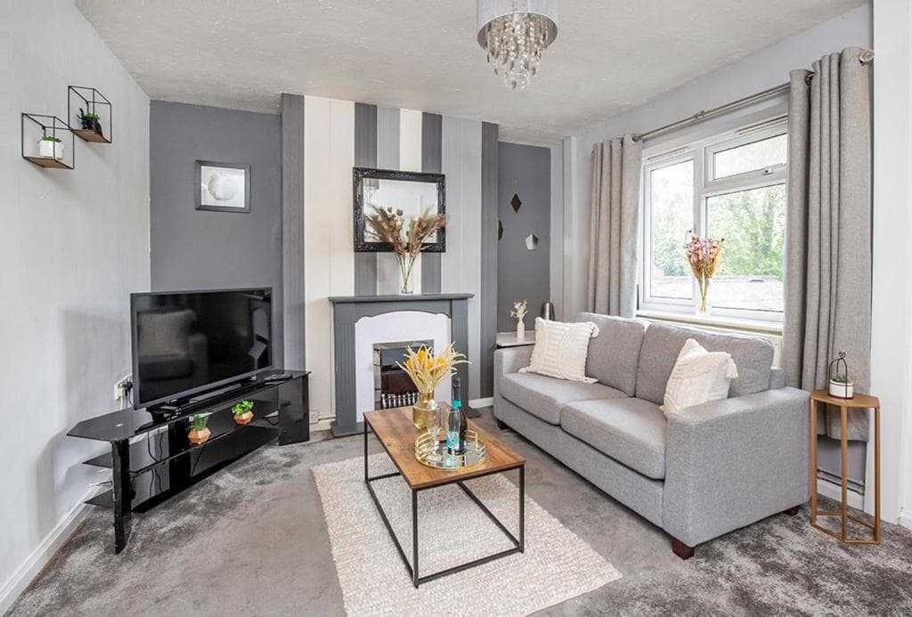 Elite 21 Stays Image 1