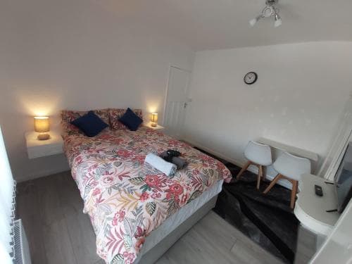 Modern 3 bedroom residential home w/secure parking Image 3