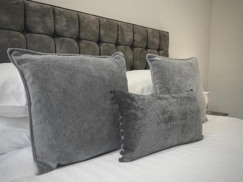 Moat View FREE PARKING, EV CHARGING & CENTRAL Image 3