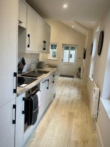 Moat View FREE PARKING, EV CHARGING & CENTRAL Image 2