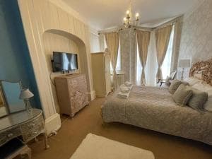 50A Clifton Garth Image 2