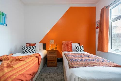 Newly Refurb 2 Bedroom Comfortable Spacious Image 3