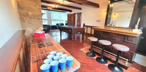 Spa home with pool sauna hottub & bar sleeps 20 Image 3