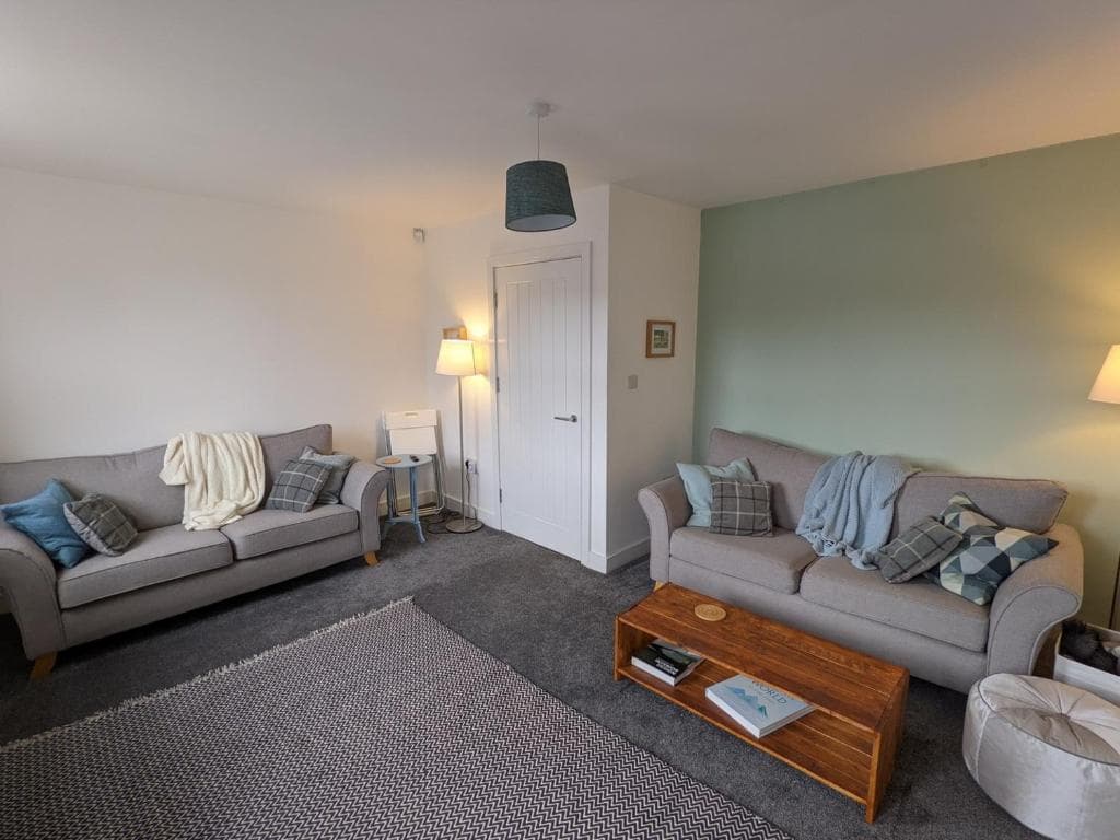 Beautiful and Spacious 4 Bedroom Home Armley Leeds Image 1