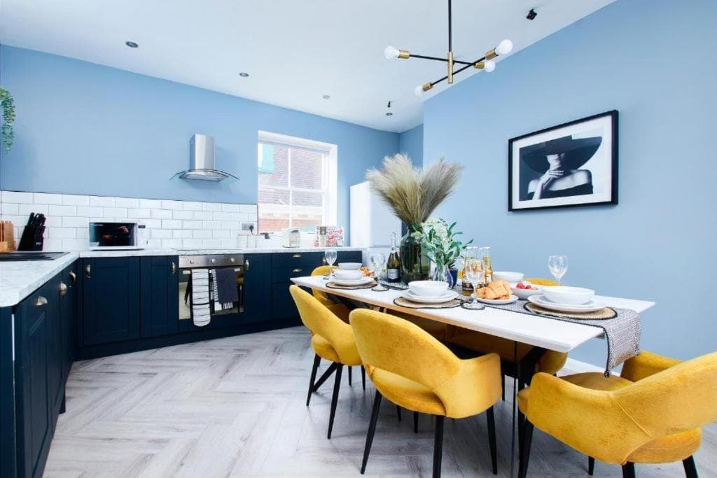 The Exquisite Gems of Central Whitby - The Only Garden Terrace - 2 Apartments Image 1