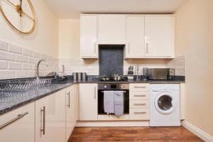 The Hidden Gem of Leeds - Parking - Sleeps 4 Image 2