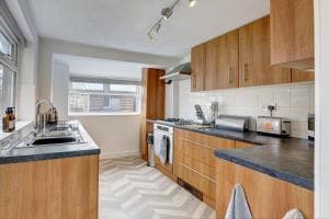 Boutique Gem of Central Hull Image 2