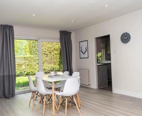 Beautiful Private Bungalow WIFI Parking Image 3