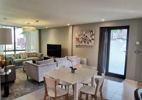 2 Bedroom Apartment, Free Parking Image 3