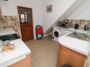 Black Cat Cottage Image 2