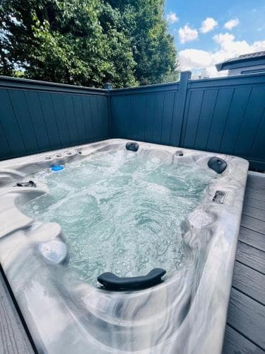 Fir Tree Lodge with Hot Tub Image 3