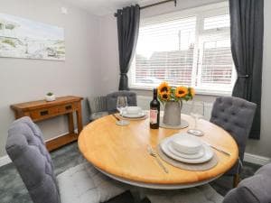 28 Bemrose Grove Image 2