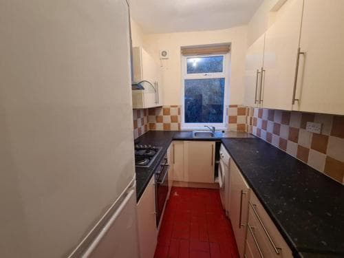 Double En-suite bedroom Image 2