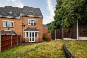 Spacious 3 Bed Home☆Contractor☆Free Parking☆Garden Image 2