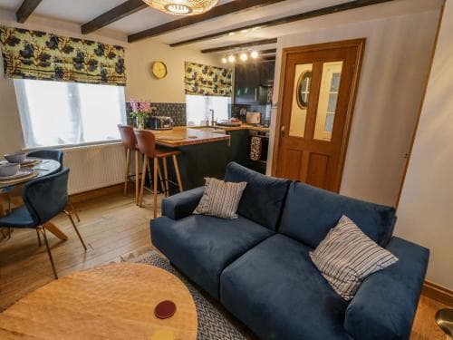 April Cottage Image 7