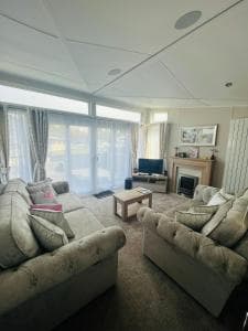 The Flamingo Lodge with Hot Tub Image 2