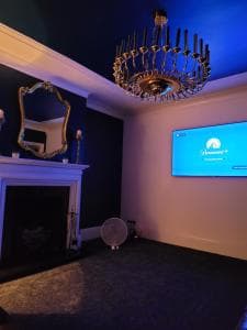 In the posh suburb Enjoy the Peak District views Image 2