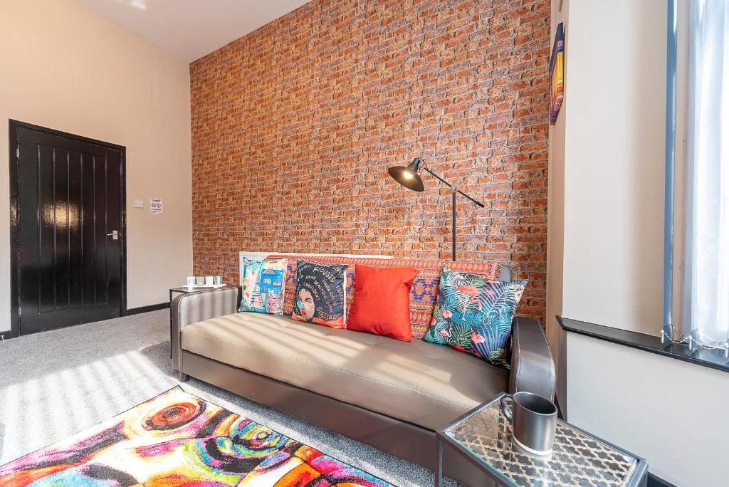 Newly Refurb Striking 1 Bed Apt 3 beds Hull Image 1