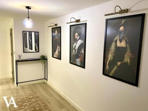 Velvet Apartments - Luxury City Centre Apartment with Cinema Rooms Image 3