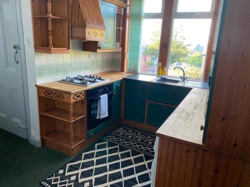 5-Bedroom Villa Near Barnsley Park Image 3