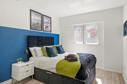 Sleek 3 bedroom in Sheffield - Sleeps 8 Image 3