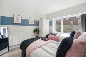 Sleek 3 bedroom in Sheffield - Sleeps 8 Image 2