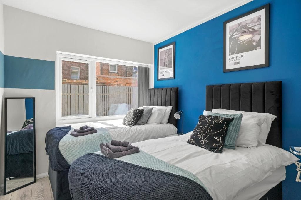 Sleek 3 bedroom in Sheffield - Sleeps 8 Image 1