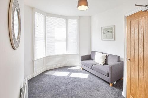 Host & Stay - Queens Court Image 3