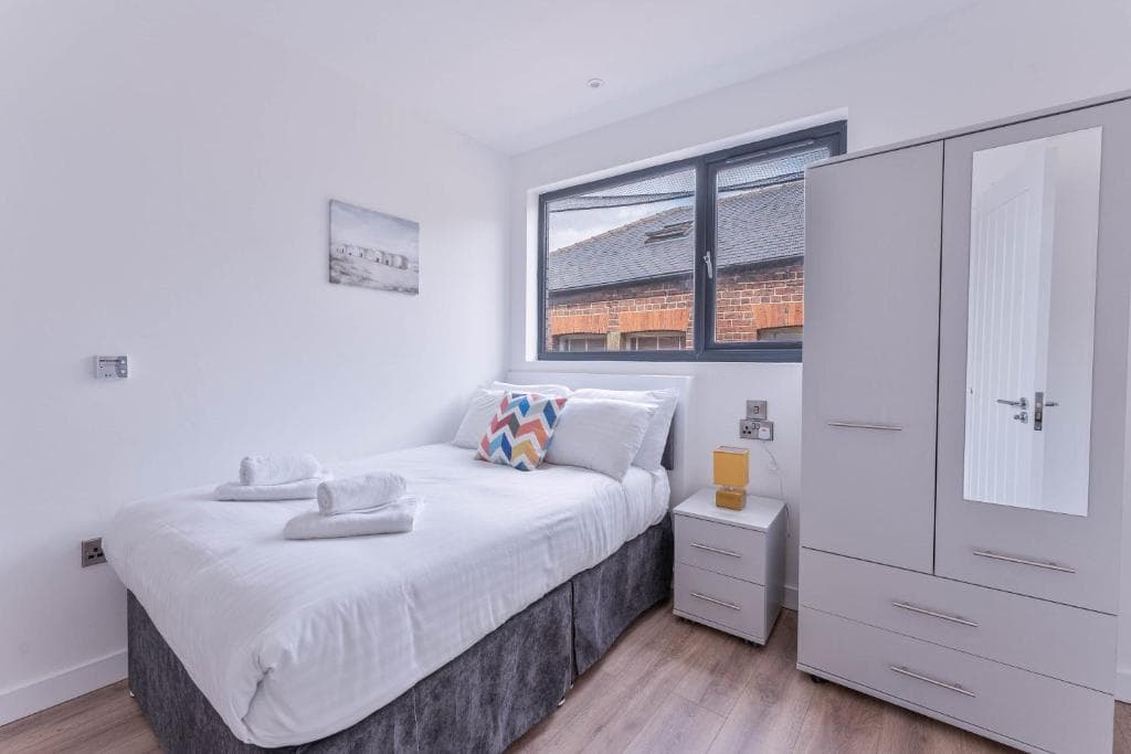 Charming Studio Apartment in Central Sheffield Image 1