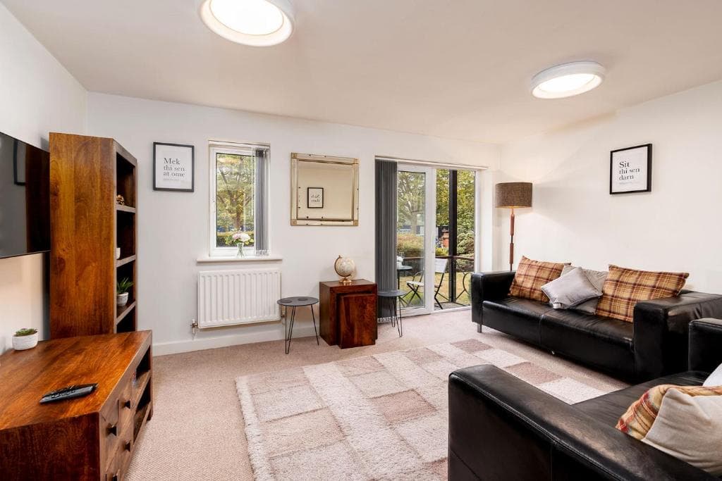 Lakeside Reach Image 1