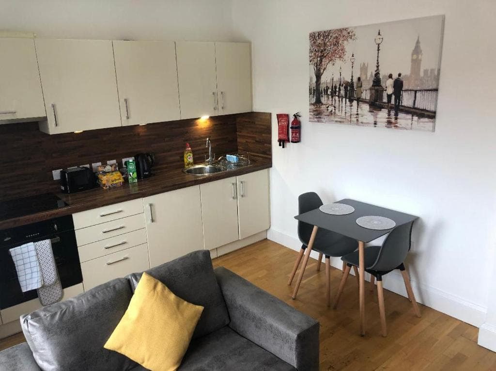 Bank Chambers Apartment 2 Image 2