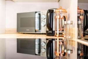 Comfortable 3 Bed House with Parking, WiFi & Patio Image 3