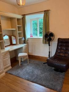 Cosy cottage with a canal view Image 2